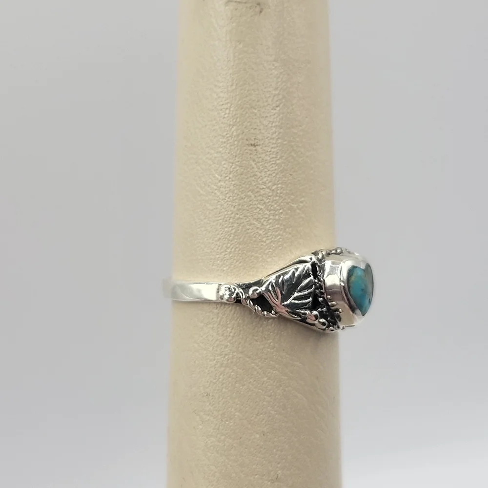 925 Sterling Silver Turquoise Heart Ring Floral Detail Size 5.75 Romantic